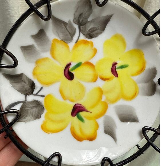 Wire Frame Vintage Decorative Plates . Ash Tray . Wall Decor Japan Hand Painted - Picture 10 of 10